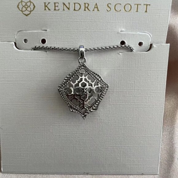 Kendra Scott necklace - Picture 1 of 5
